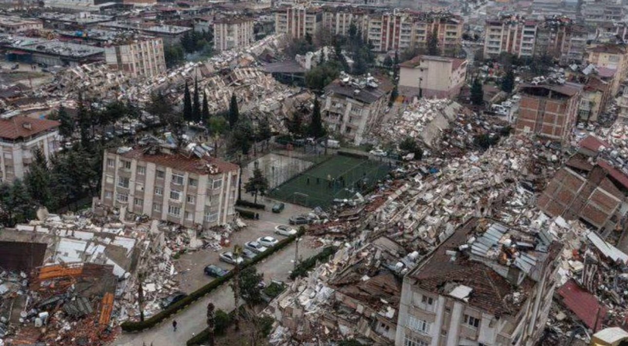 Siaubingi vaizdai iš Turkijos: rodomi po žemės drebėjimo sugriuvę ištisi miestų rajonai