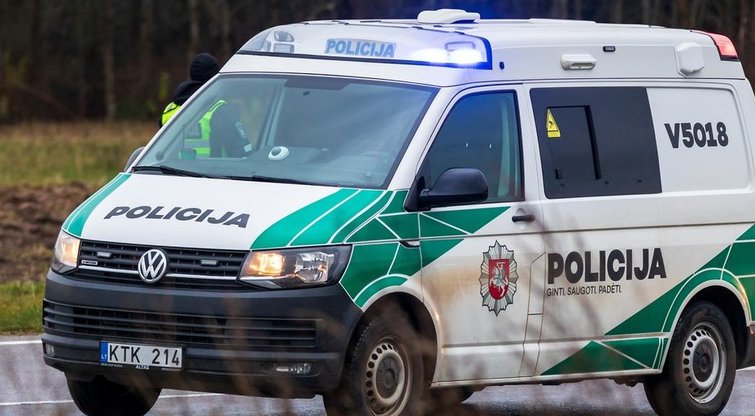Vilniaus rajone girtas vyras sužalojo 2 policijos pareigūnus
