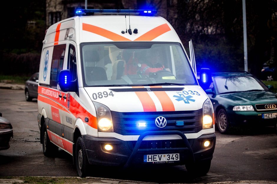 Tragedija: Klaipėdos rajone automobilis mirtinai sužalojo vienerių metukų amžiaus vaiką